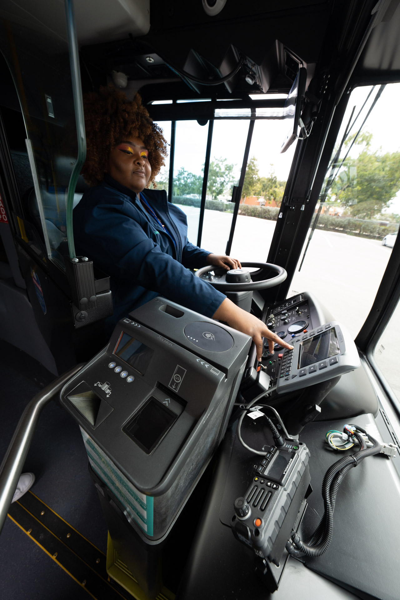 Bus operator with fast fare farebox